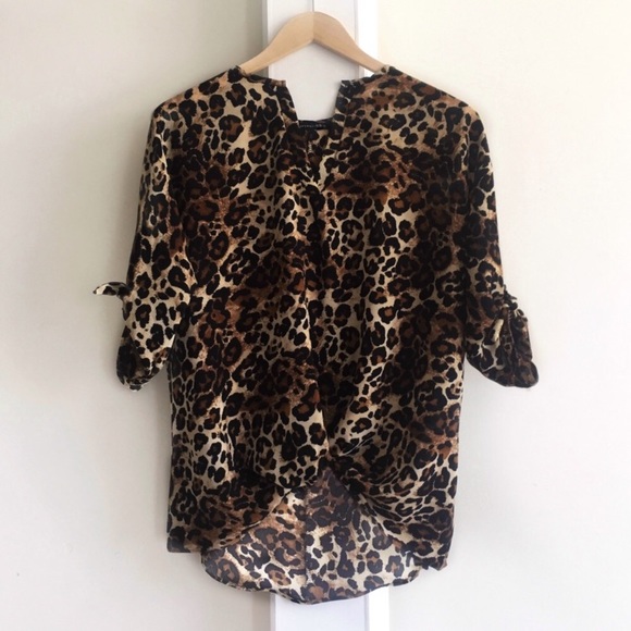 ❗️LAST❗️Leopard Print Knot Top - Picture 3 of 8